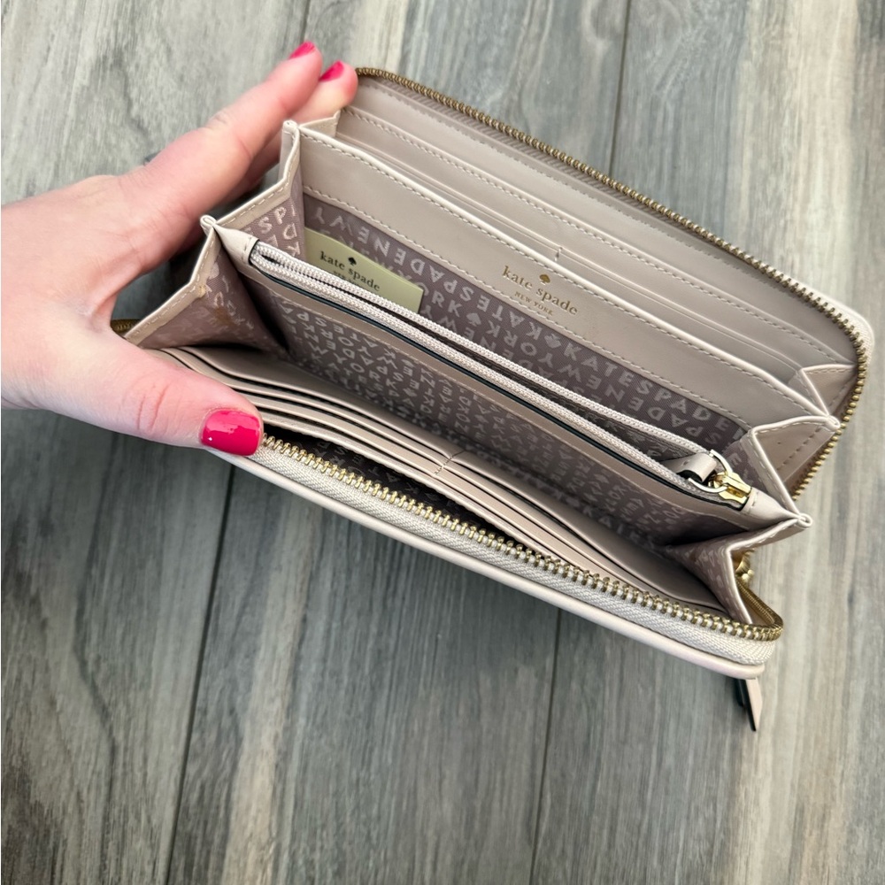 Kate Spade Black and beige Wallet - Picture 3 of 3